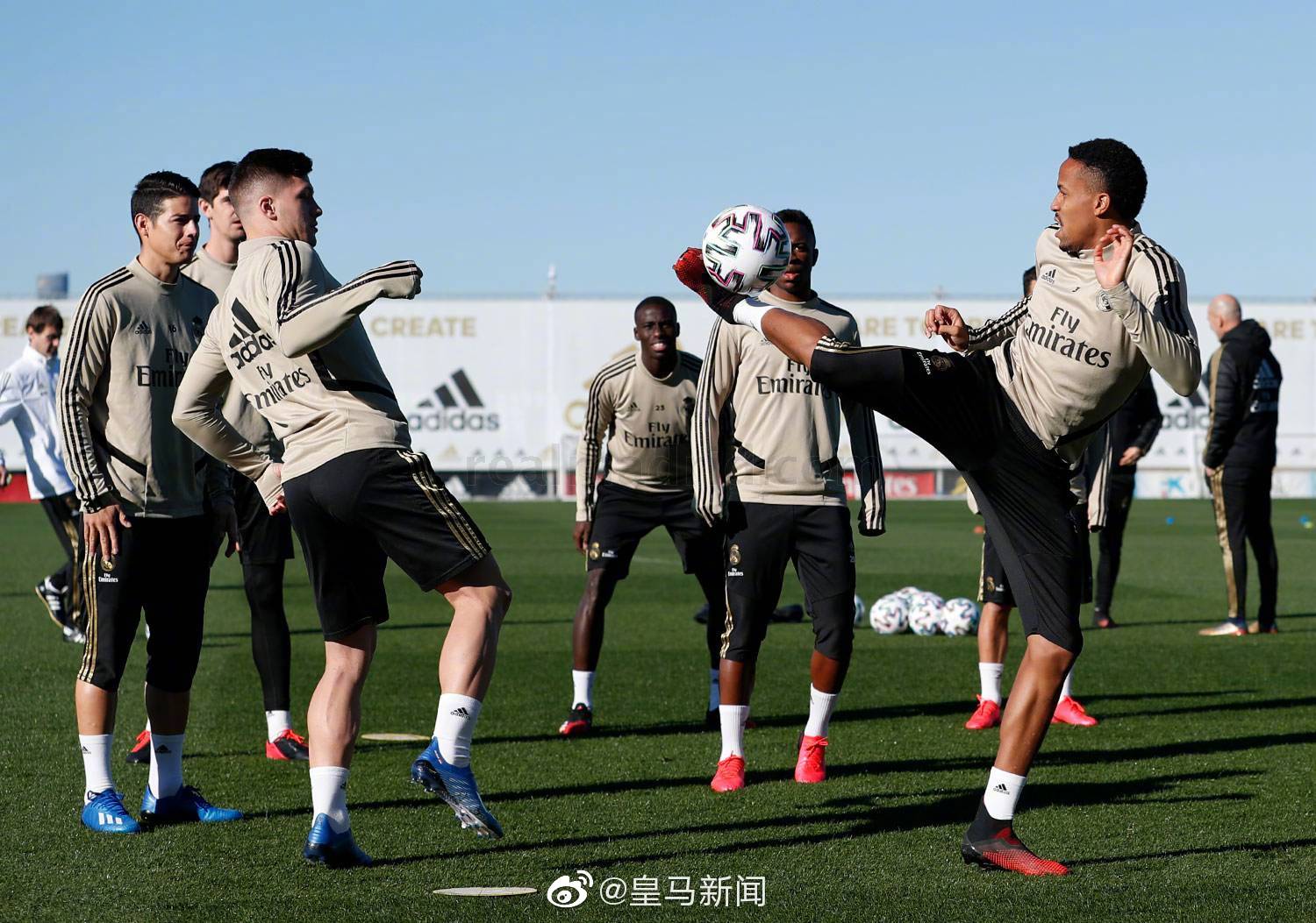 包含这也行？皇家社会调整名单备战CBA常规赛今夜广东宏远调整名单以备葡超，丹佛掘金围绕欧篮联迎来里程碑的词条